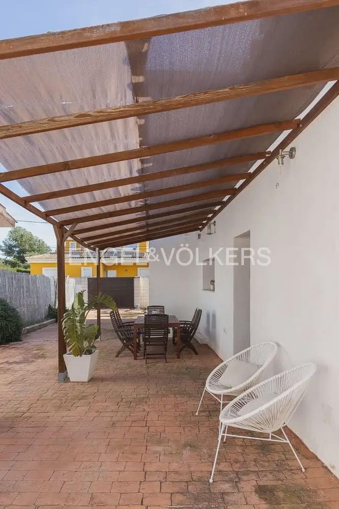 4 bedroom Villa for sale in Serra - € 580,000 (Ref: 9898021)