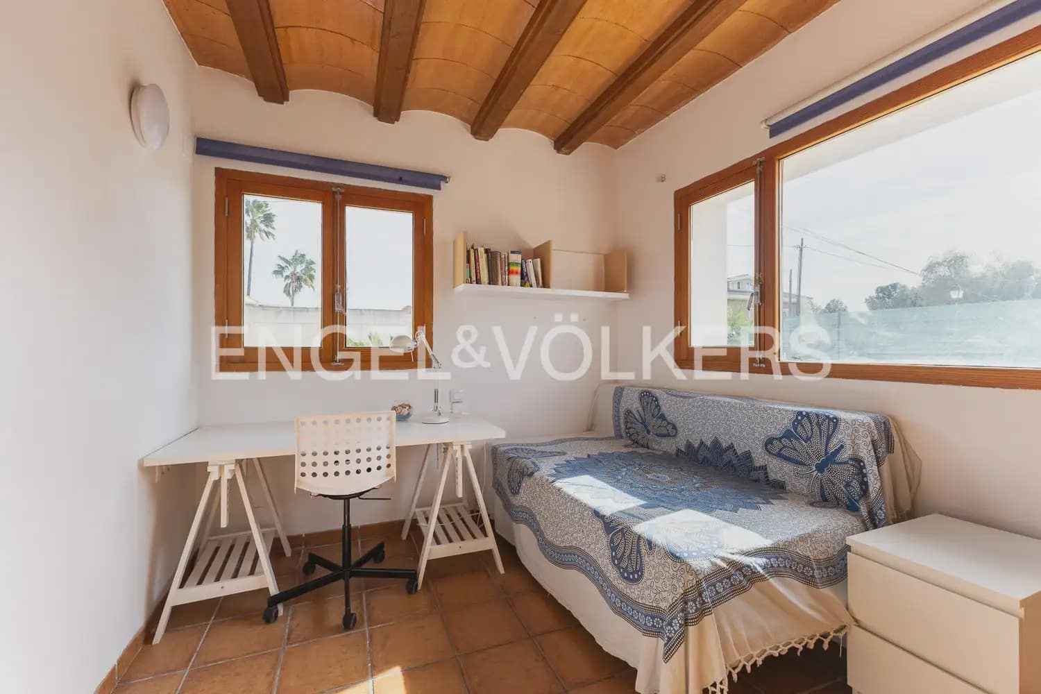 4 bedroom Villa for sale in Serra - € 580,000 (Ref: 9898021)
