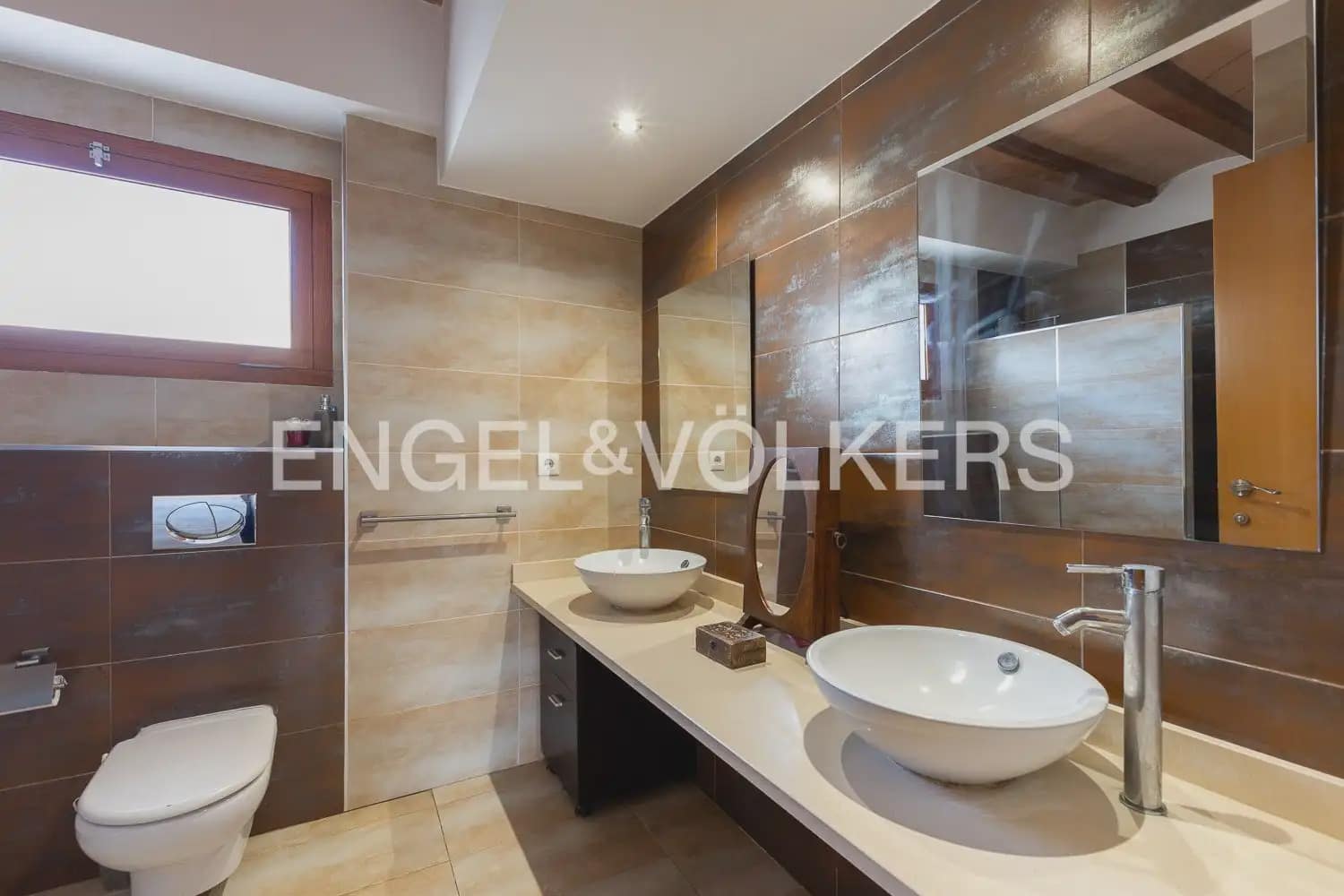 4 bedroom Villa for sale in Serra - € 580,000 (Ref: 9898021)