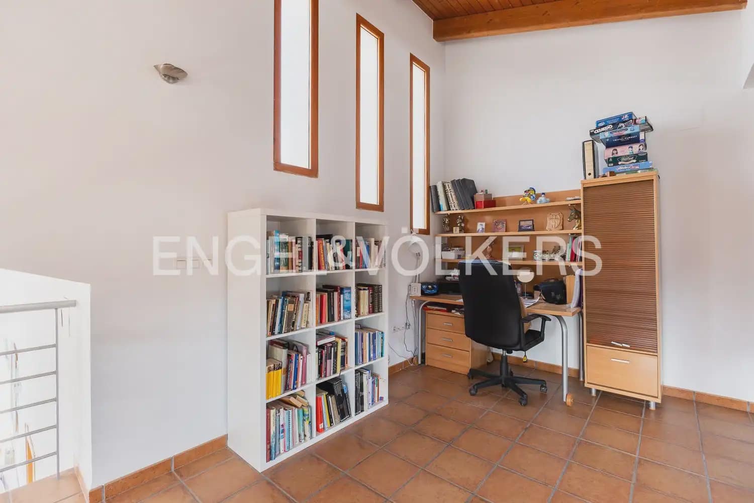 4 bedroom Villa for sale in Serra - € 580,000 (Ref: 9898021)