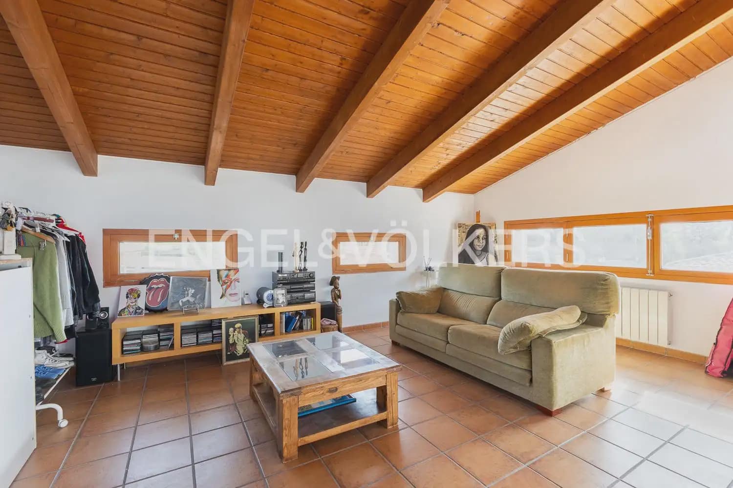 4 bedroom Villa for sale in Serra - € 580,000 (Ref: 9898021)