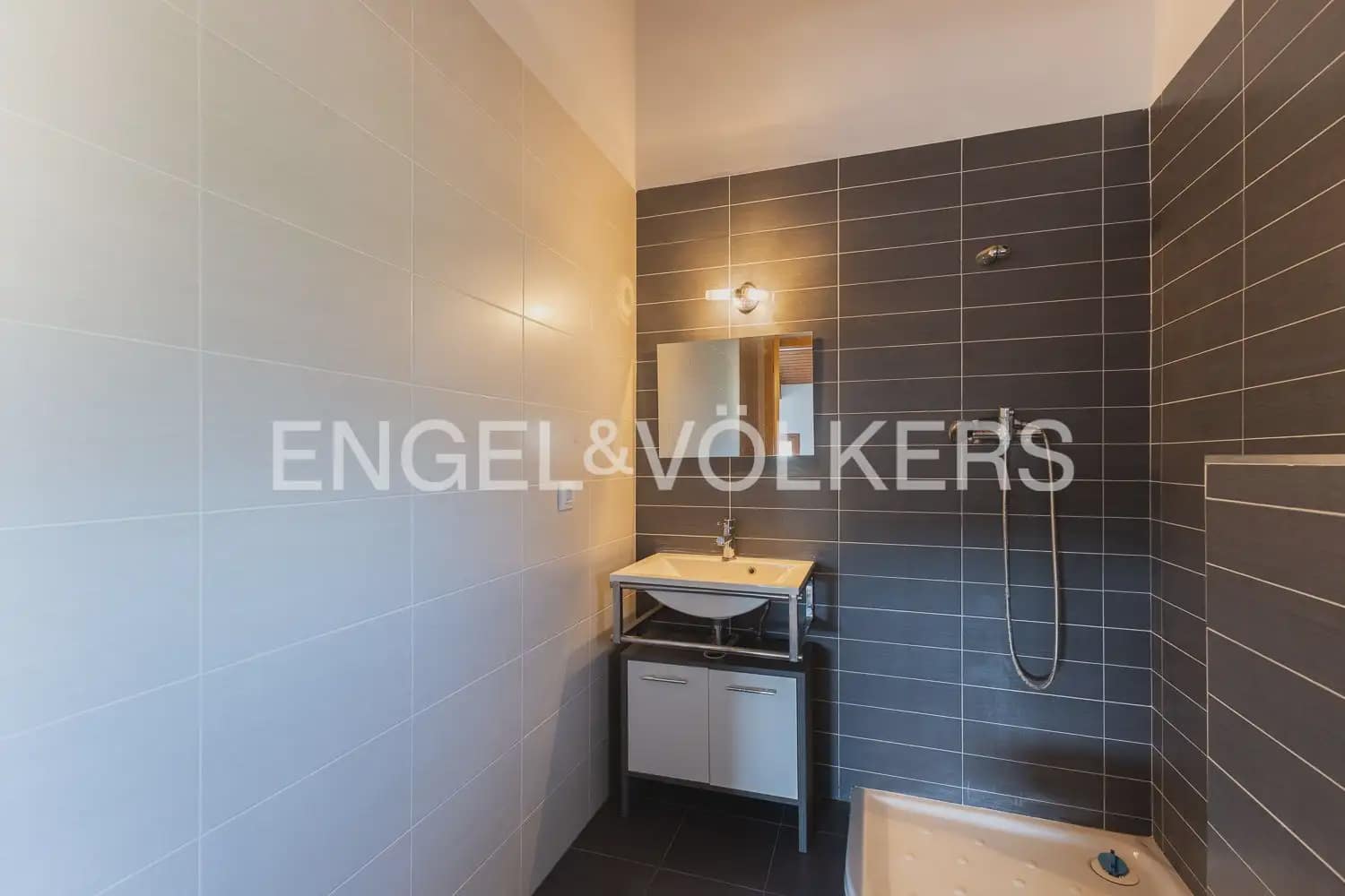 4 bedroom Villa for sale in Serra - € 580,000 (Ref: 9898021)