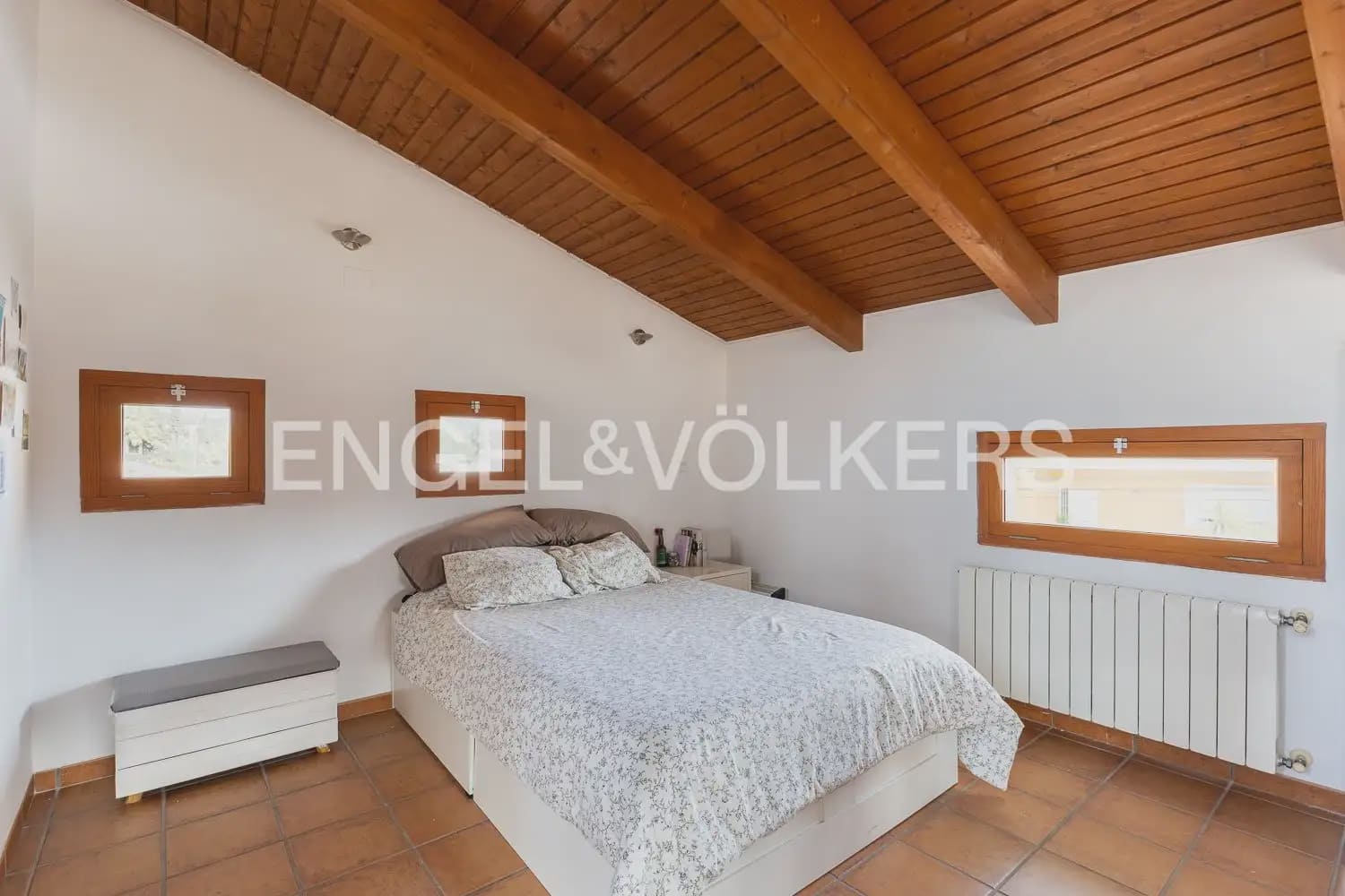 4 bedroom Villa for sale in Serra - € 580,000 (Ref: 9898021)