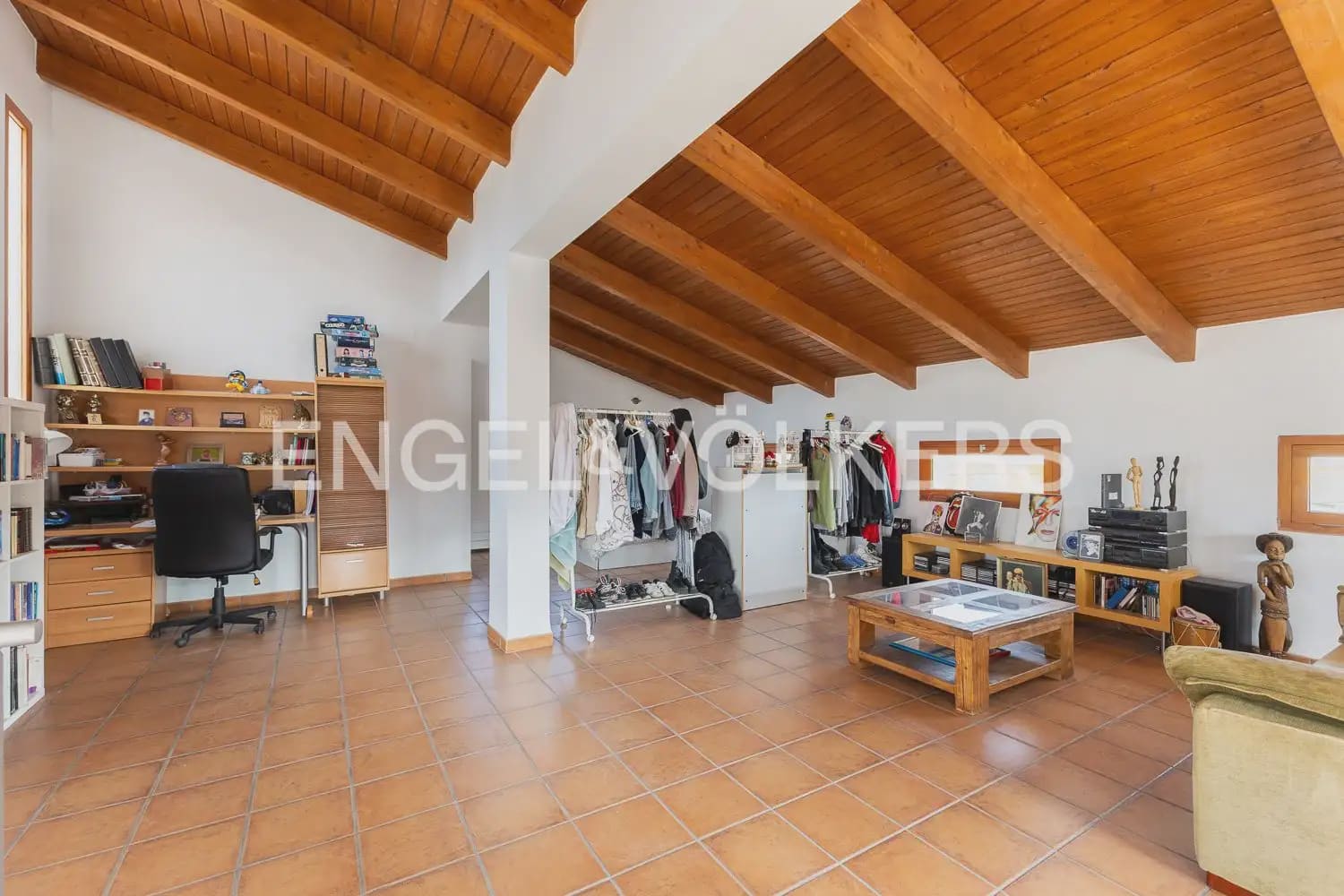 4 bedroom Villa for sale in Serra - € 580,000 (Ref: 9898021)
