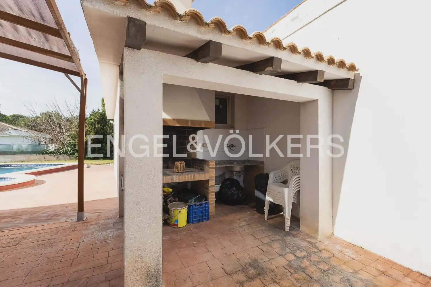 4 bedroom Villa for sale in Serra - € 580,000 (Ref: 9898021)