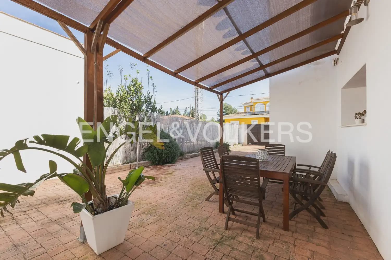 4 bedroom Villa for sale in Serra - € 580,000 (Ref: 9898021)
