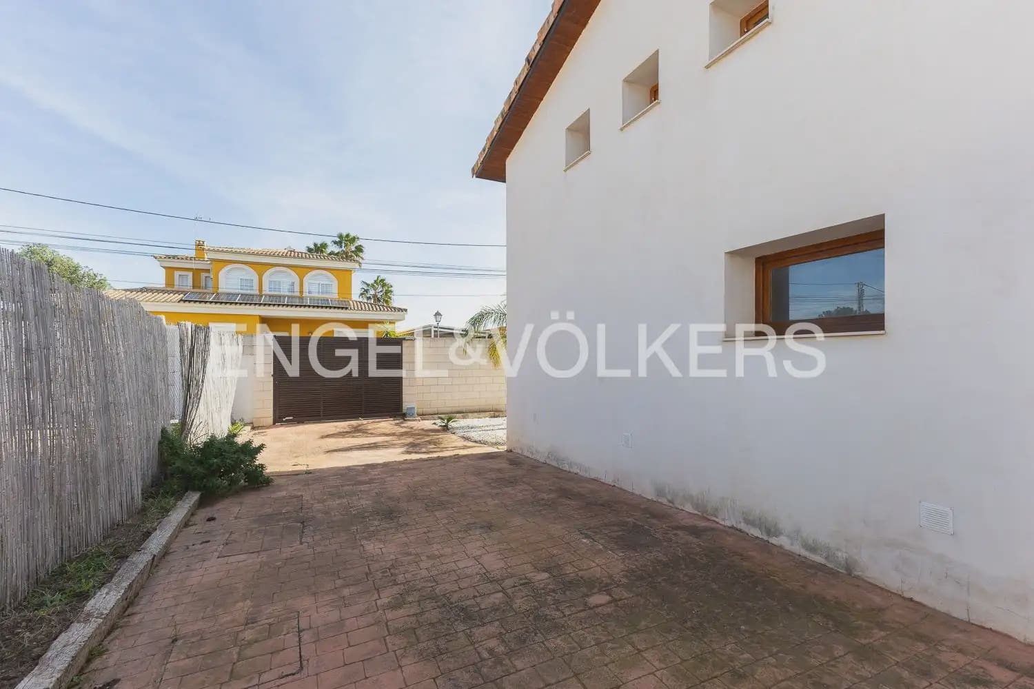 4 bedroom Villa for sale in Serra - € 580,000 (Ref: 9898021)