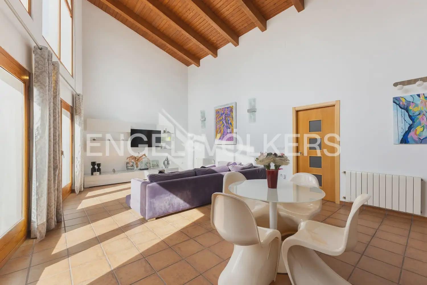 4 bedroom Villa for sale in Serra - € 580,000 (Ref: 9898021)