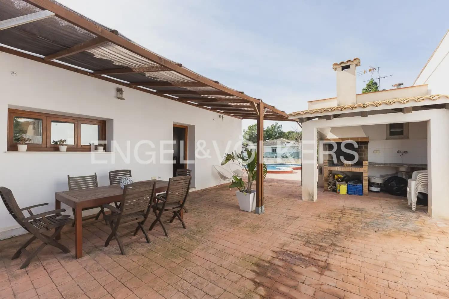 4 bedroom Villa for sale in Serra - € 580,000 (Ref: 9898021)