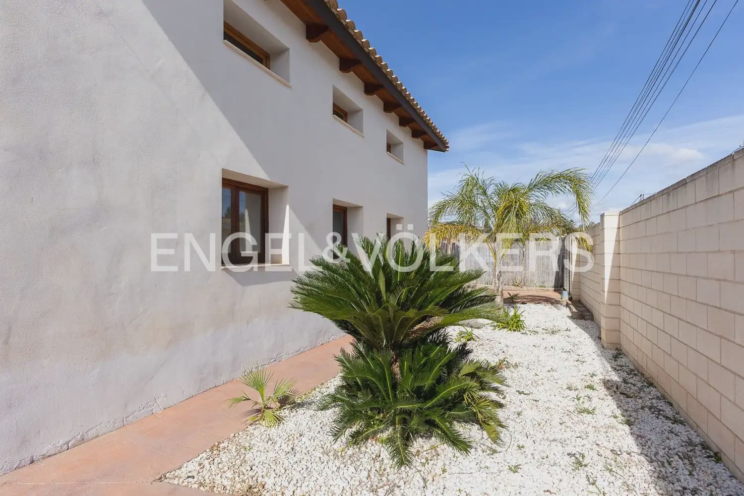 4 bedroom Villa for sale in Serra - € 580,000 (Ref: 9898021)
