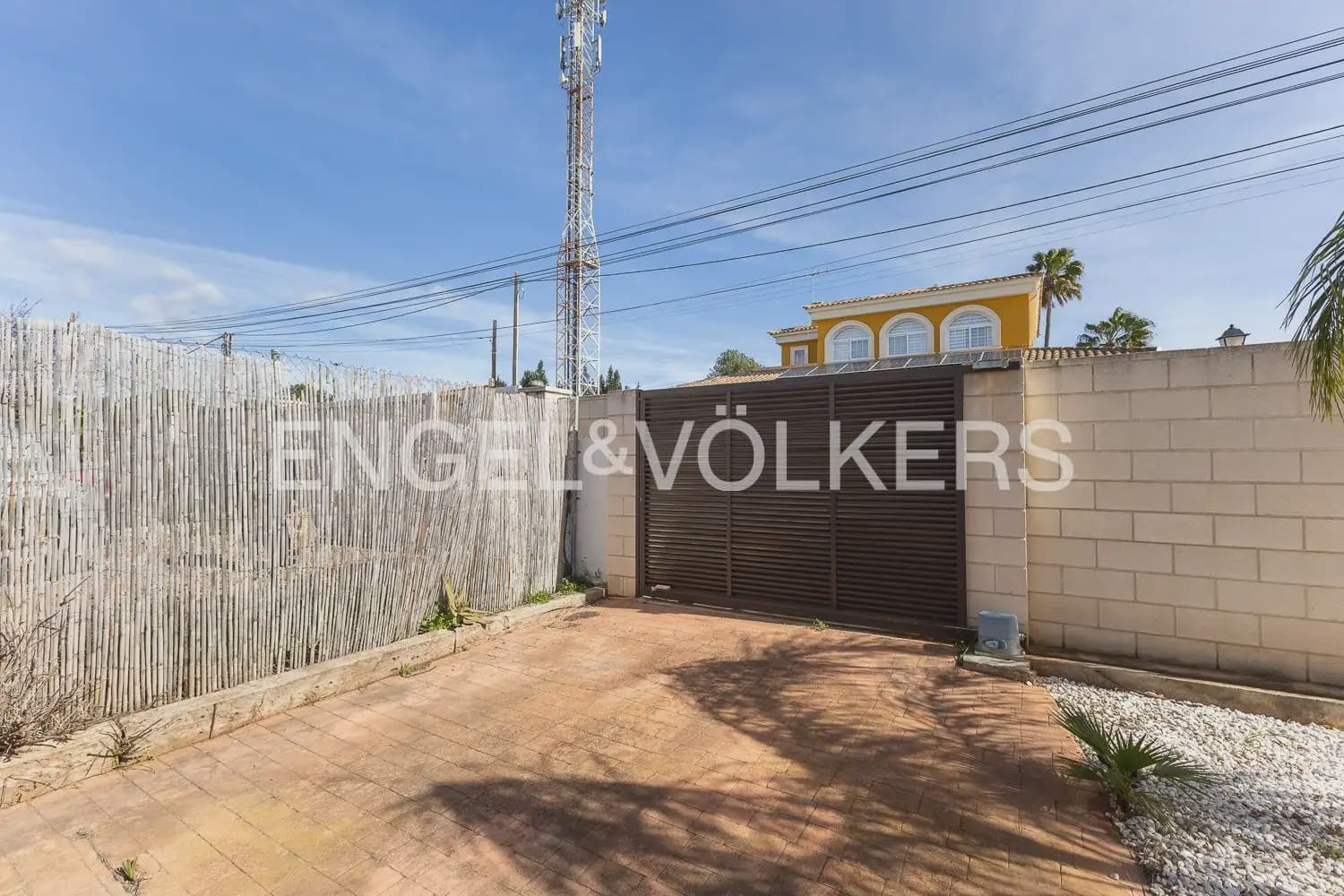 4 bedroom Villa for sale in Serra - € 580,000 (Ref: 9898021)