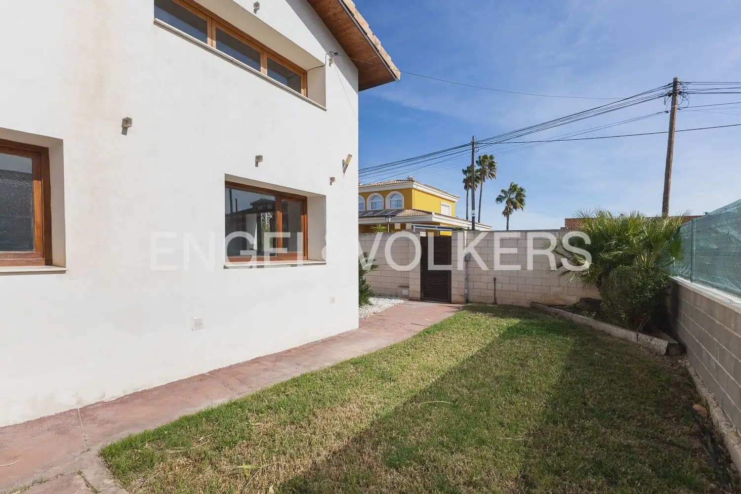 4 bedroom Villa for sale in Serra - € 580,000 (Ref: 9898021)