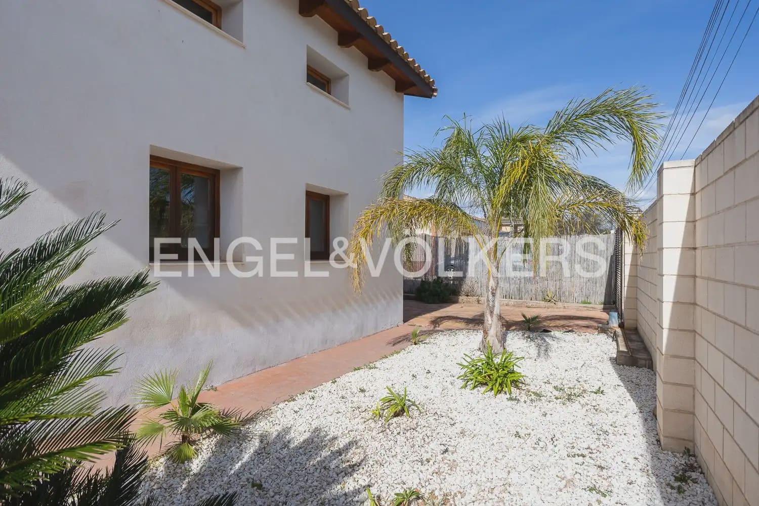 4 bedroom Villa for sale in Serra - € 580,000 (Ref: 9898021)