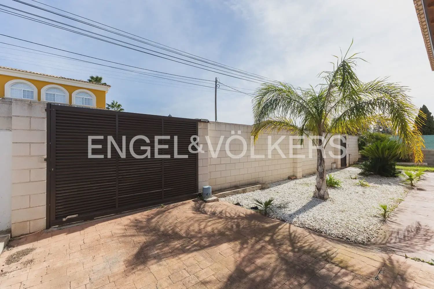 4 bedroom Villa for sale in Serra - € 580,000 (Ref: 9898021)