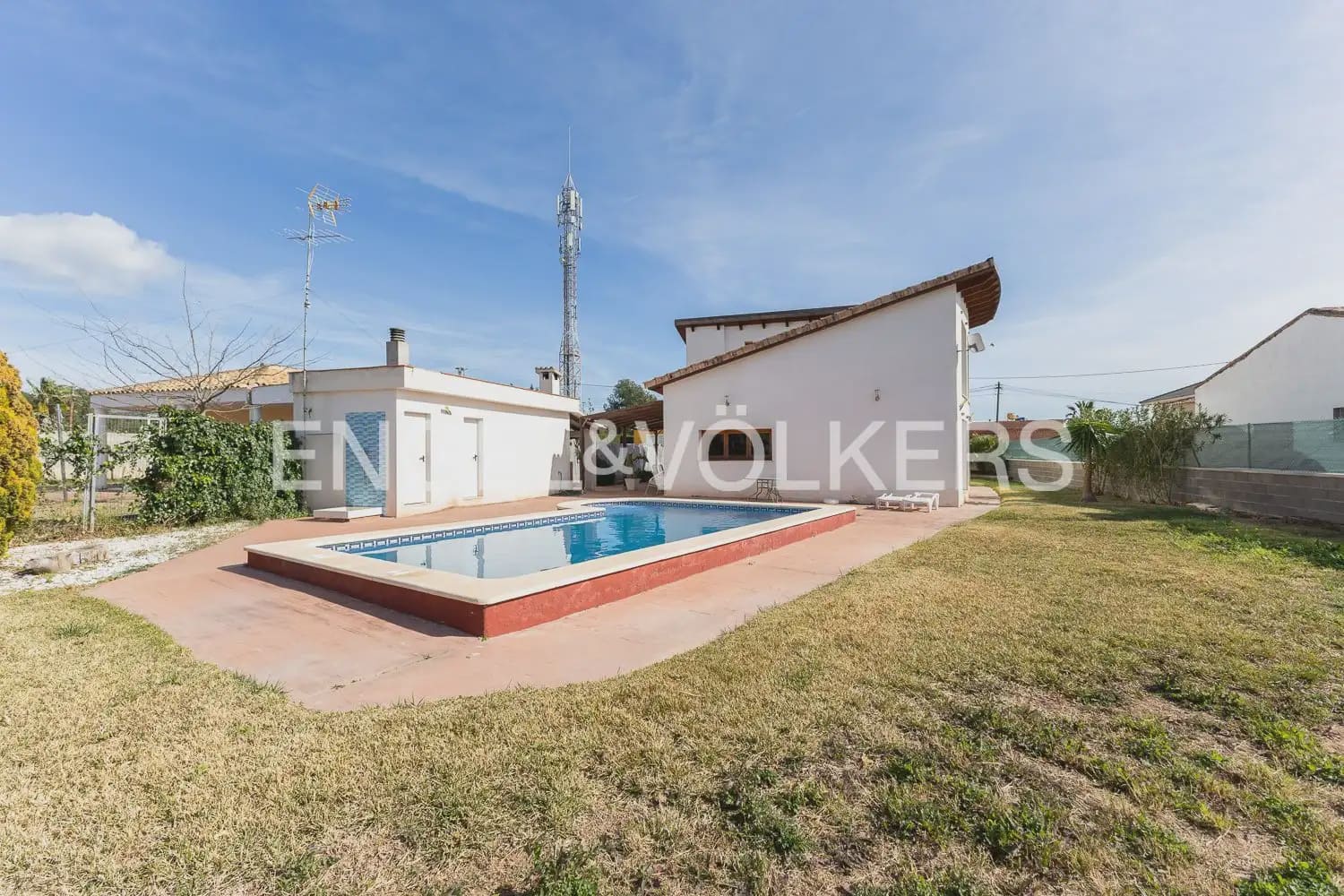 4 bedroom Villa for sale in Serra - € 580,000 (Ref: 9898021)