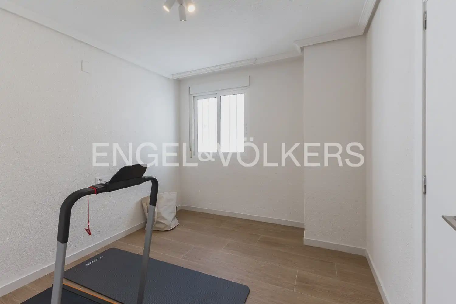 3 quarto Penthouse para arrendar em Puig - 1 400 € (Ref: 9898023)