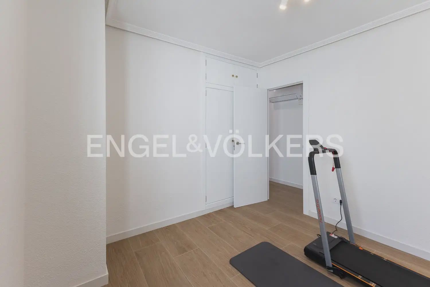 3 quarto Penthouse para arrendar em Puig - 1 400 € (Ref: 9898023)