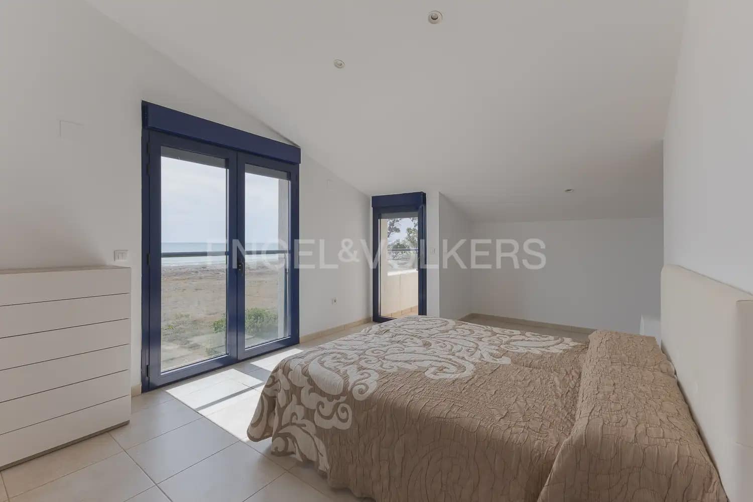 3 quarto Moradia em Banda para arrendar em Sagunto / Sagunt com piscina garagem - 2 000 € (Ref: 9898025)