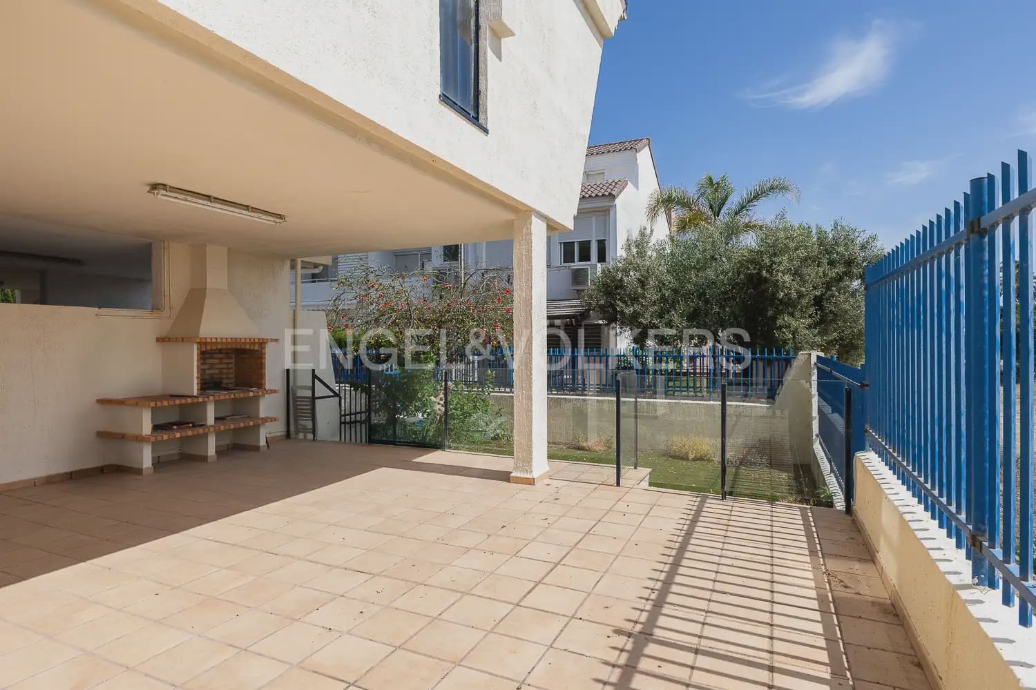3 quarto Moradia em Banda para arrendar em Sagunto / Sagunt com piscina garagem - 2 000 € (Ref: 9898025)