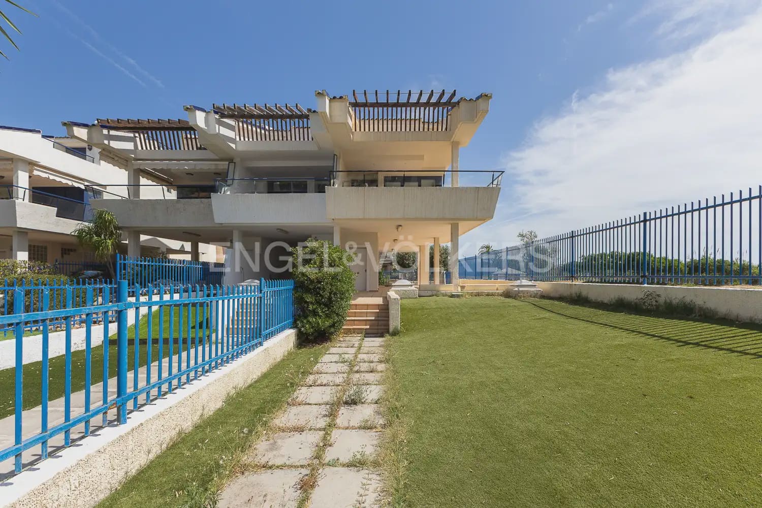 3 quarto Moradia em Banda para arrendar em Sagunto / Sagunt com piscina garagem - 2 000 € (Ref: 9898025)