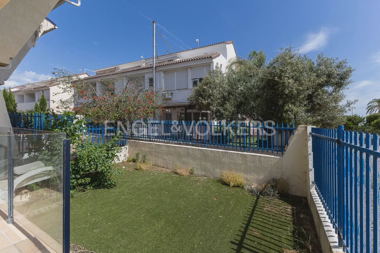 3 quarto Moradia em Banda para arrendar em Sagunto / Sagunt com piscina garagem - 2 000 € (Ref: 9898025)