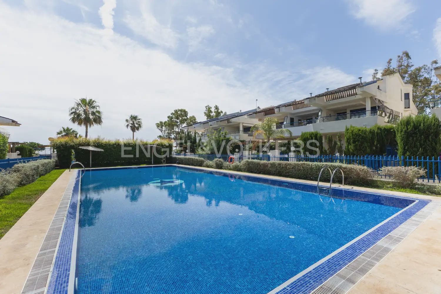 3 quarto Moradia em Banda para arrendar em Sagunto / Sagunt com piscina garagem - 2 000 € (Ref: 9898025)