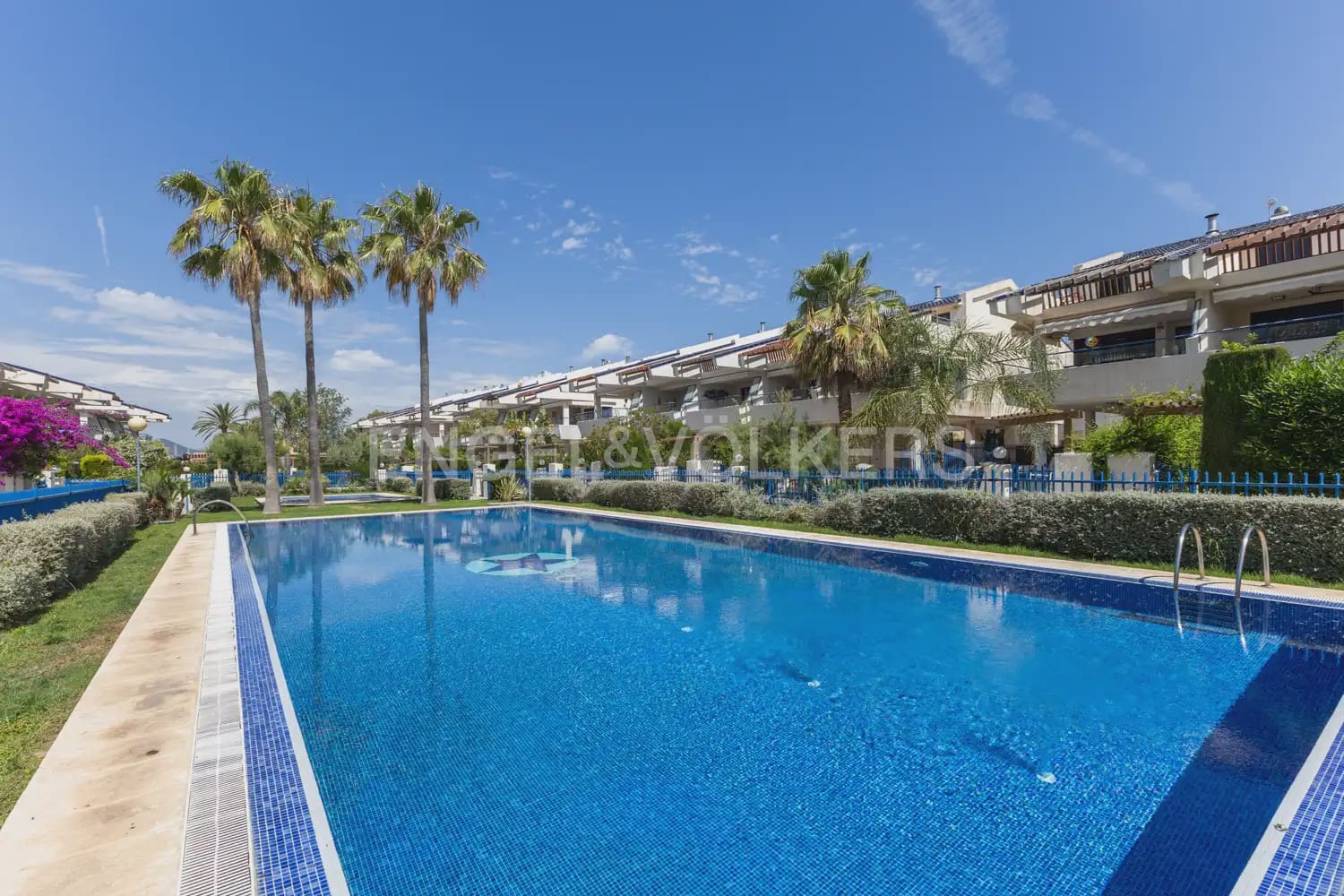 3 quarto Moradia em Banda para arrendar em Sagunto / Sagunt com piscina garagem - 2 000 € (Ref: 9898025)