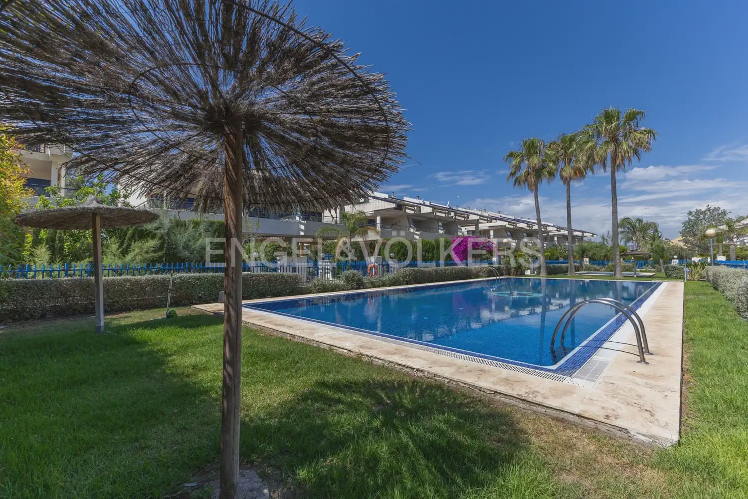 3 quarto Moradia em Banda para arrendar em Sagunto / Sagunt com piscina garagem - 2 000 € (Ref: 9898025)