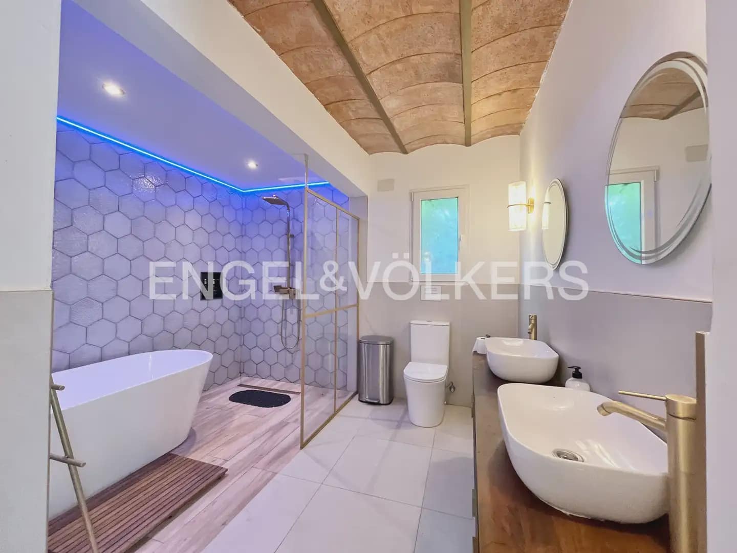 7 soverom Villa til salgs i Betera med svømmebasseng garasje - € 845 000 (Ref: 9898027)