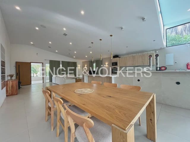 7 soverom Villa til salgs i Bétera med svømmebasseng garasje - € 845 000 (Ref: 9898027)