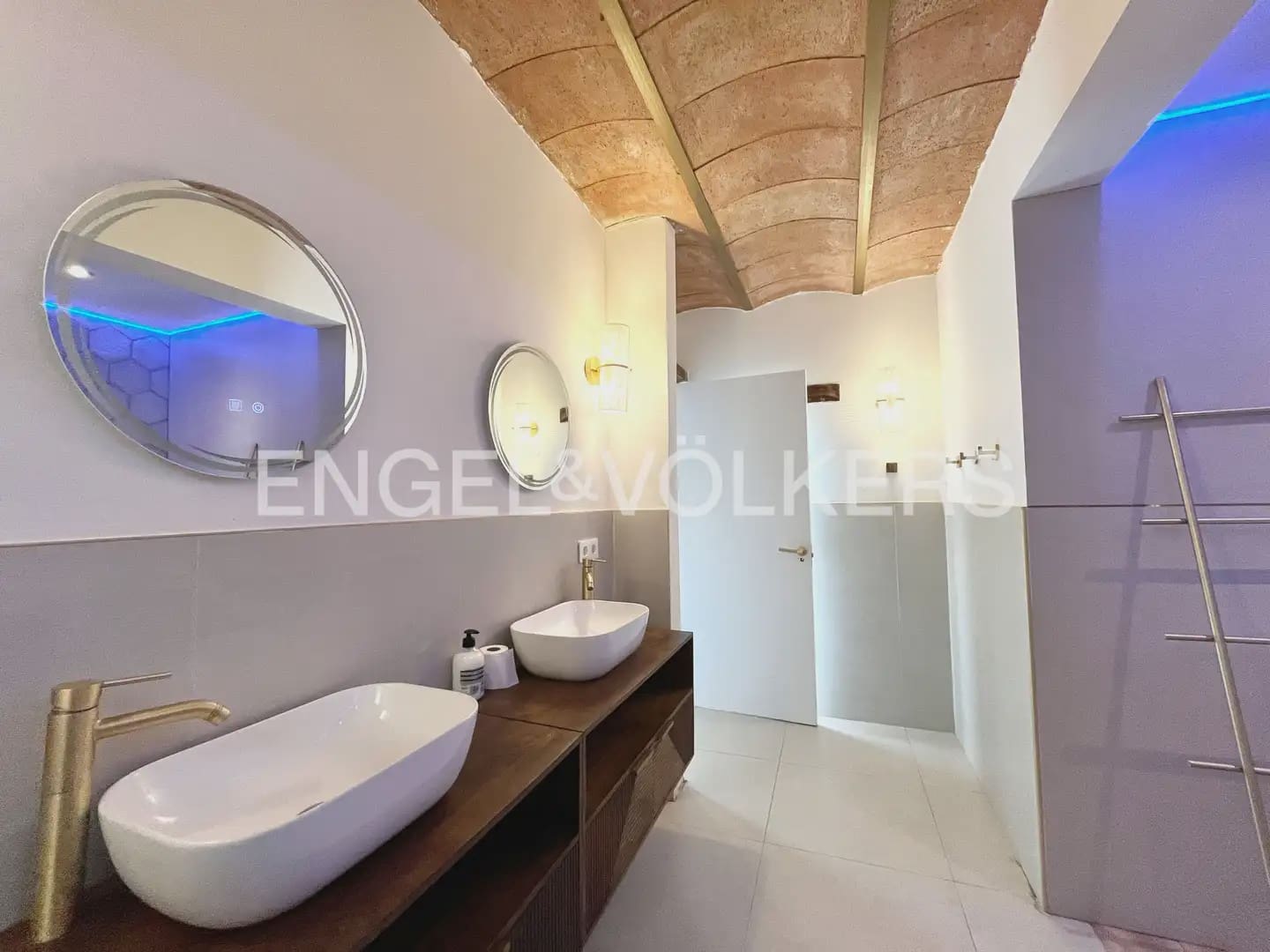 7 soverom Villa til salgs i Betera med svømmebasseng garasje - € 845 000 (Ref: 9898027)