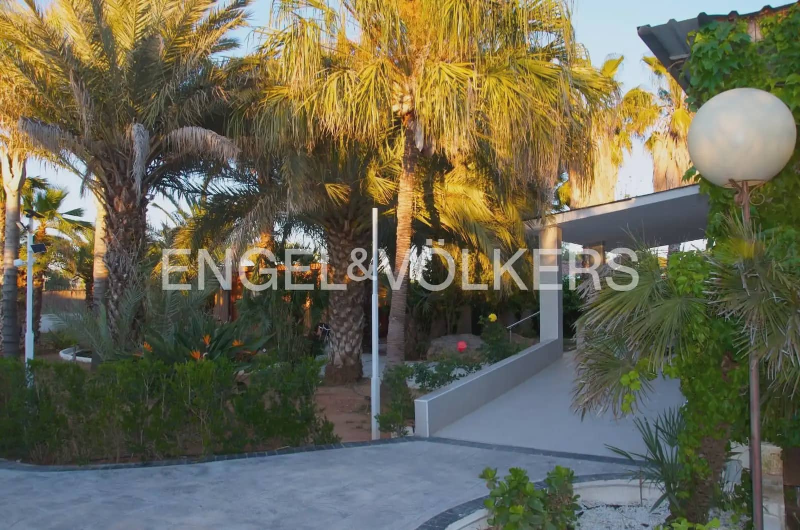 7 soverom Villa til salgs i Betera med svømmebasseng garasje - € 845 000 (Ref: 9898027)