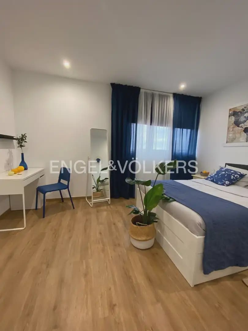 Chalet de 10 habitaciones en Paterna en venta con garaje - 900.000 € (Ref: 9898028)