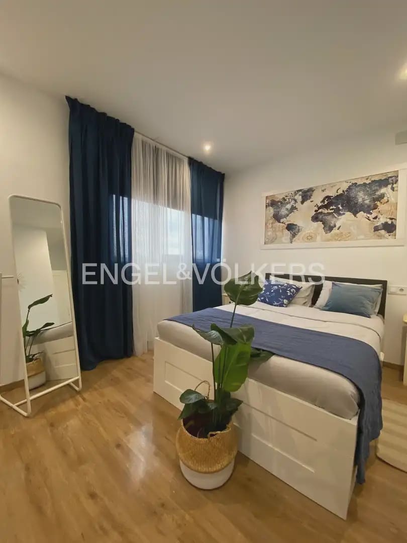 Chalet de 10 habitaciones en Paterna en venta con garaje - 900.000 € (Ref: 9898028)