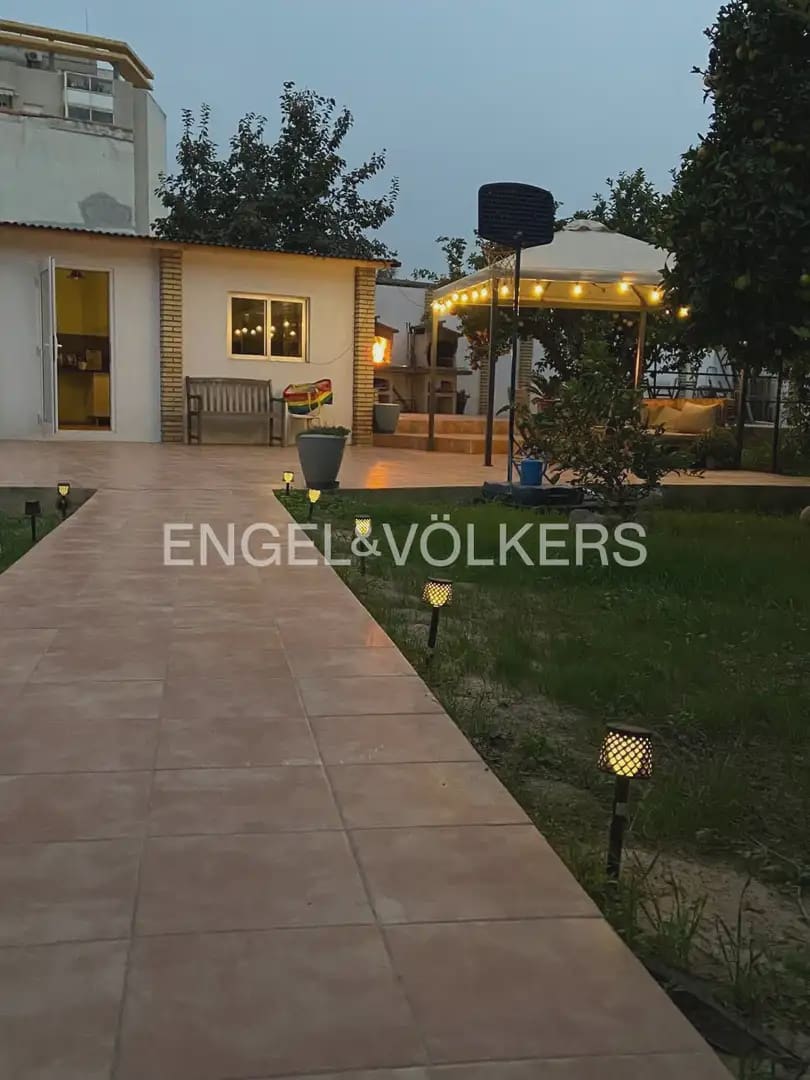 Chalet de 10 habitaciones en Paterna en venta con garaje - 900.000 € (Ref: 9898028)