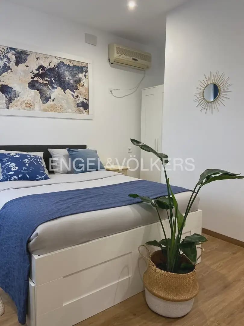 Chalet de 10 habitaciones en Paterna en venta con garaje - 900.000 € (Ref: 9898028)