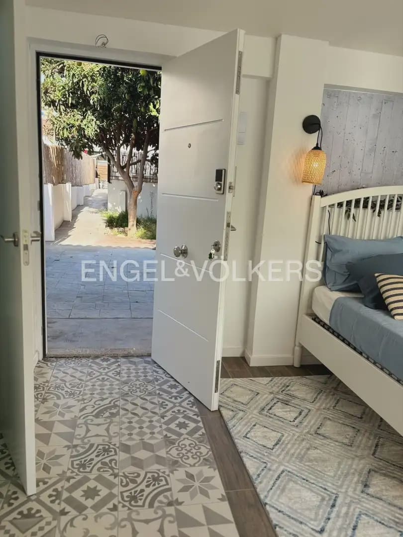Chalet de 10 habitaciones en Paterna en venta con garaje - 900.000 € (Ref: 9898028)