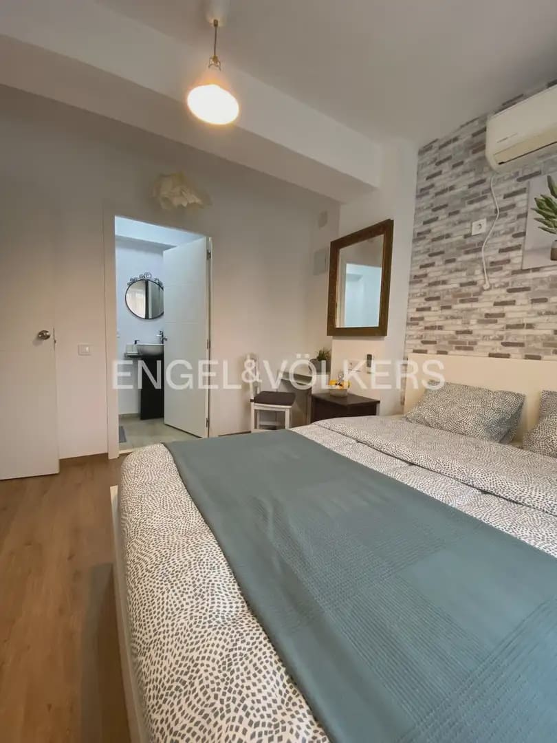 Chalet de 10 habitaciones en Paterna en venta con garaje - 900.000 € (Ref: 9898028)