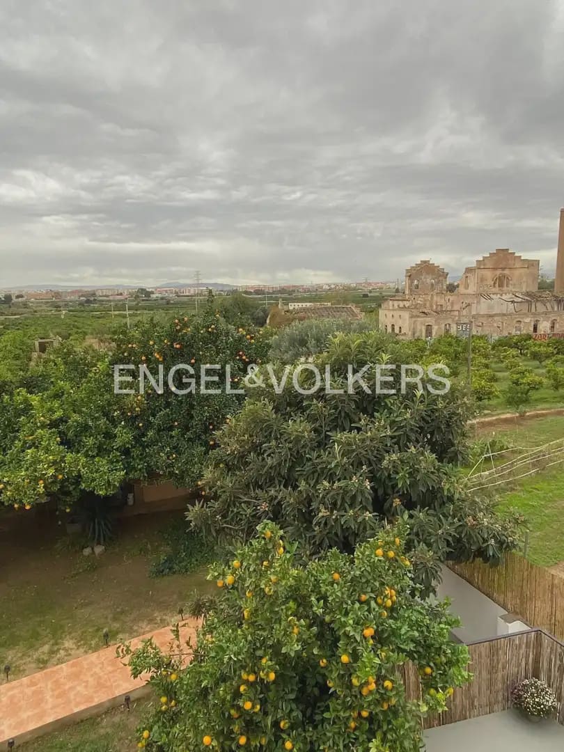 Chalet de 10 habitaciones en Paterna en venta con garaje - 900.000 € (Ref: 9898028)