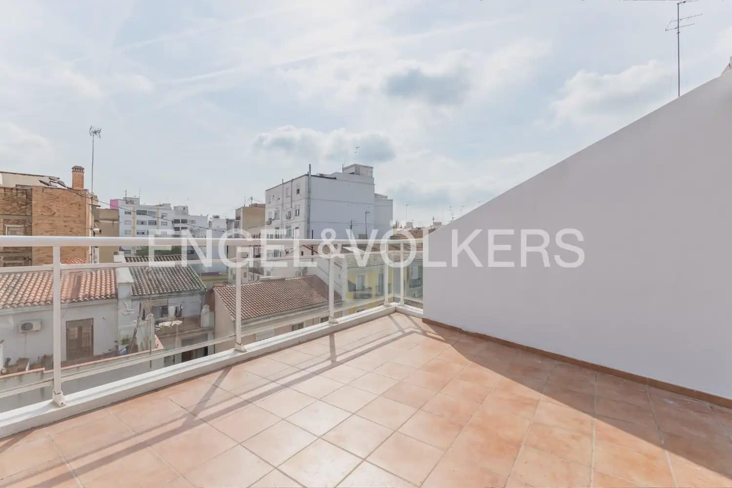 2 sovrum Takvåning att hyra i Valencia stad med garage - 1 800 € (Ref: 9898029)