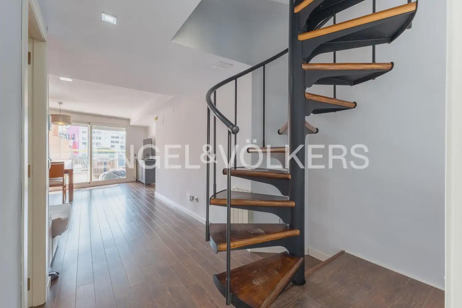2 sovrum Takvåning att hyra i Valencia stad med garage - 1 800 € (Ref: 9898029)