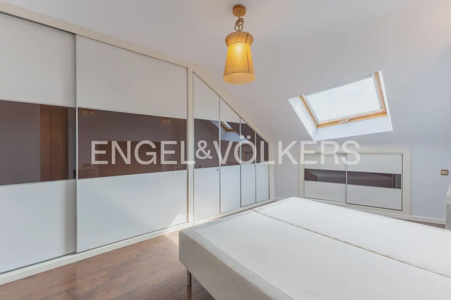 2 sovrum Takvåning att hyra i Valencia stad med garage - 1 800 € (Ref: 9898029)