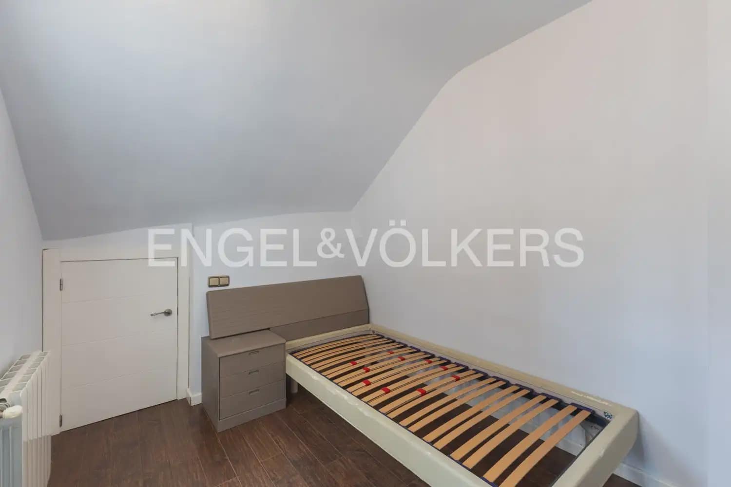 2 sovrum Takvåning att hyra i Valencia stad med garage - 1 800 € (Ref: 9898029)