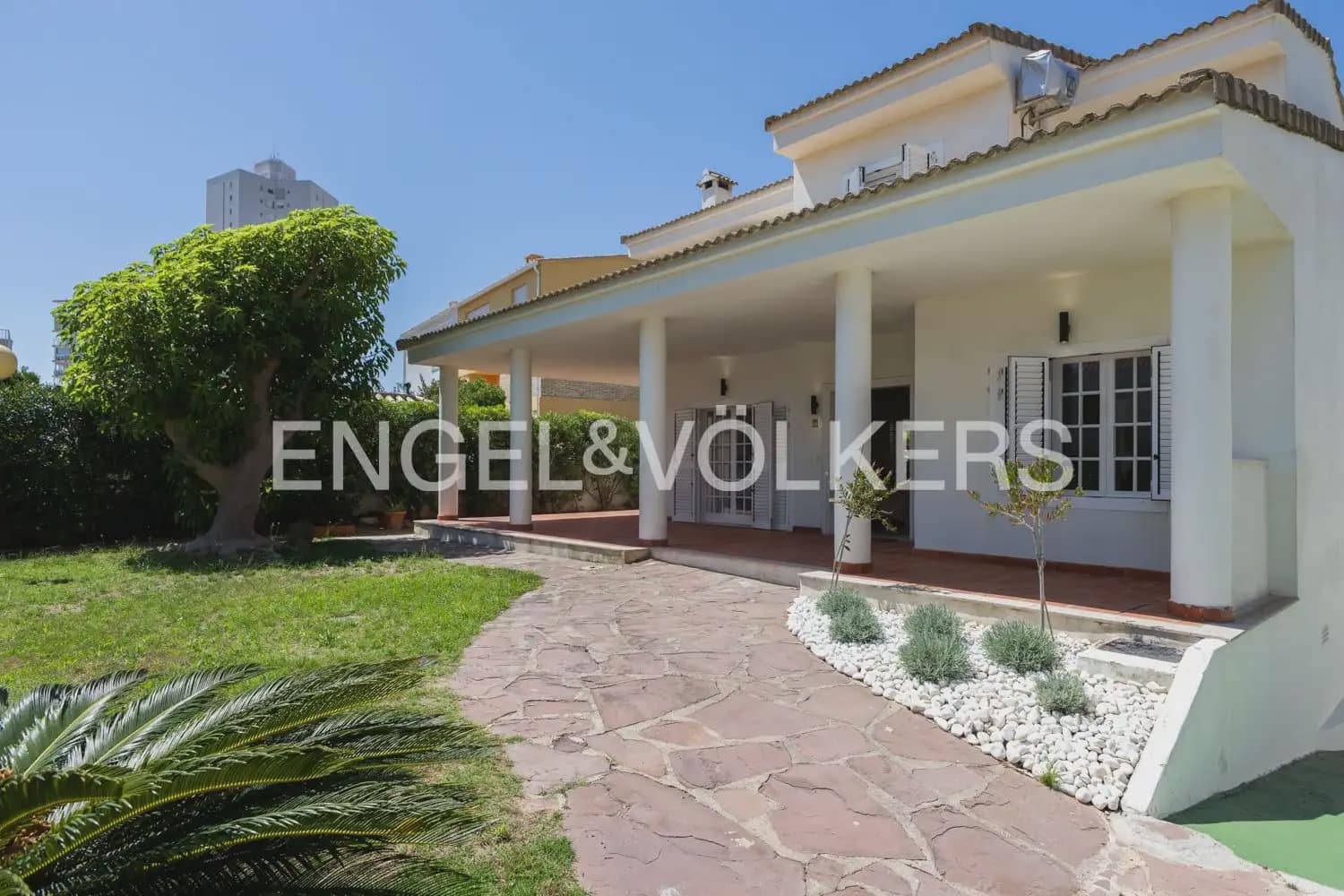 Villa/Maison de 5 chambres à louer à Valence ville - 3 600 € (Ref: 9898030)