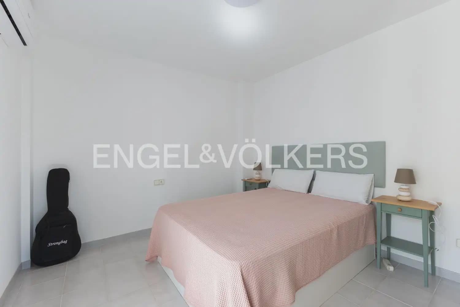 Villa/Maison de 5 chambres à louer à Valence ville - 3 600 € (Ref: 9898030)