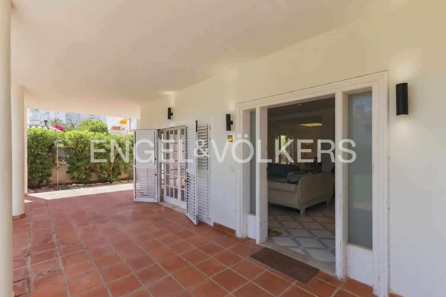 Villa/Maison de 5 chambres à louer à Valence ville - 3 600 € (Ref: 9898030)