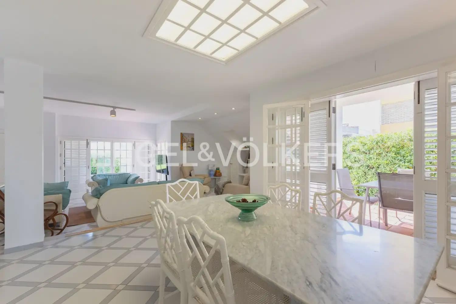 Villa/Maison de 5 chambres à louer à Valence ville - 3 600 € (Ref: 9898030)