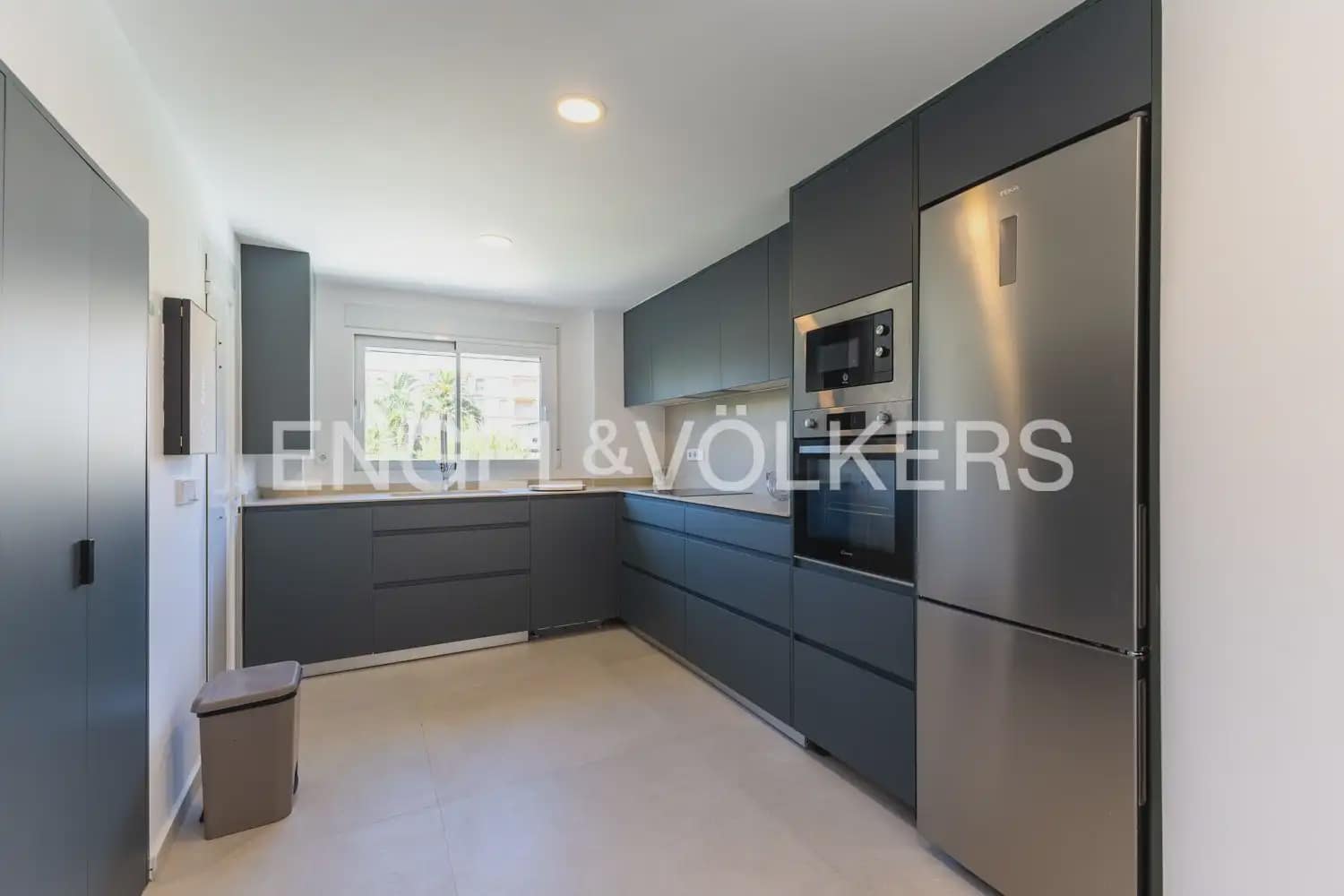 Villa/Maison de 5 chambres à louer à Valence ville - 3 600 € (Ref: 9898030)