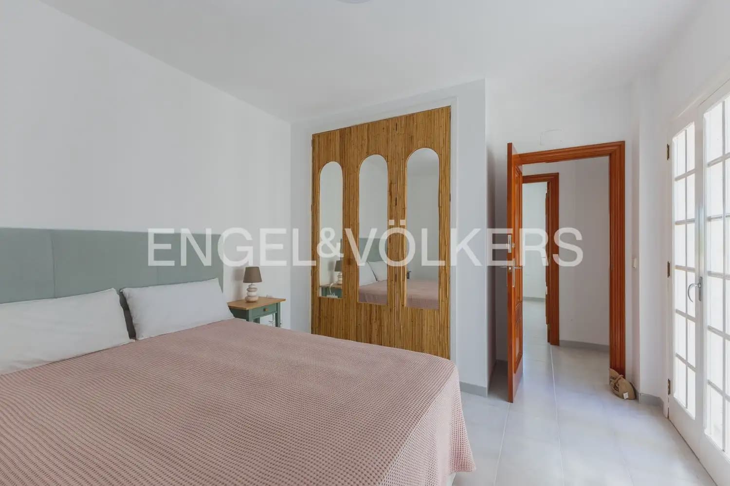 Villa/Maison de 5 chambres à louer à Valence ville - 3 600 € (Ref: 9898030)