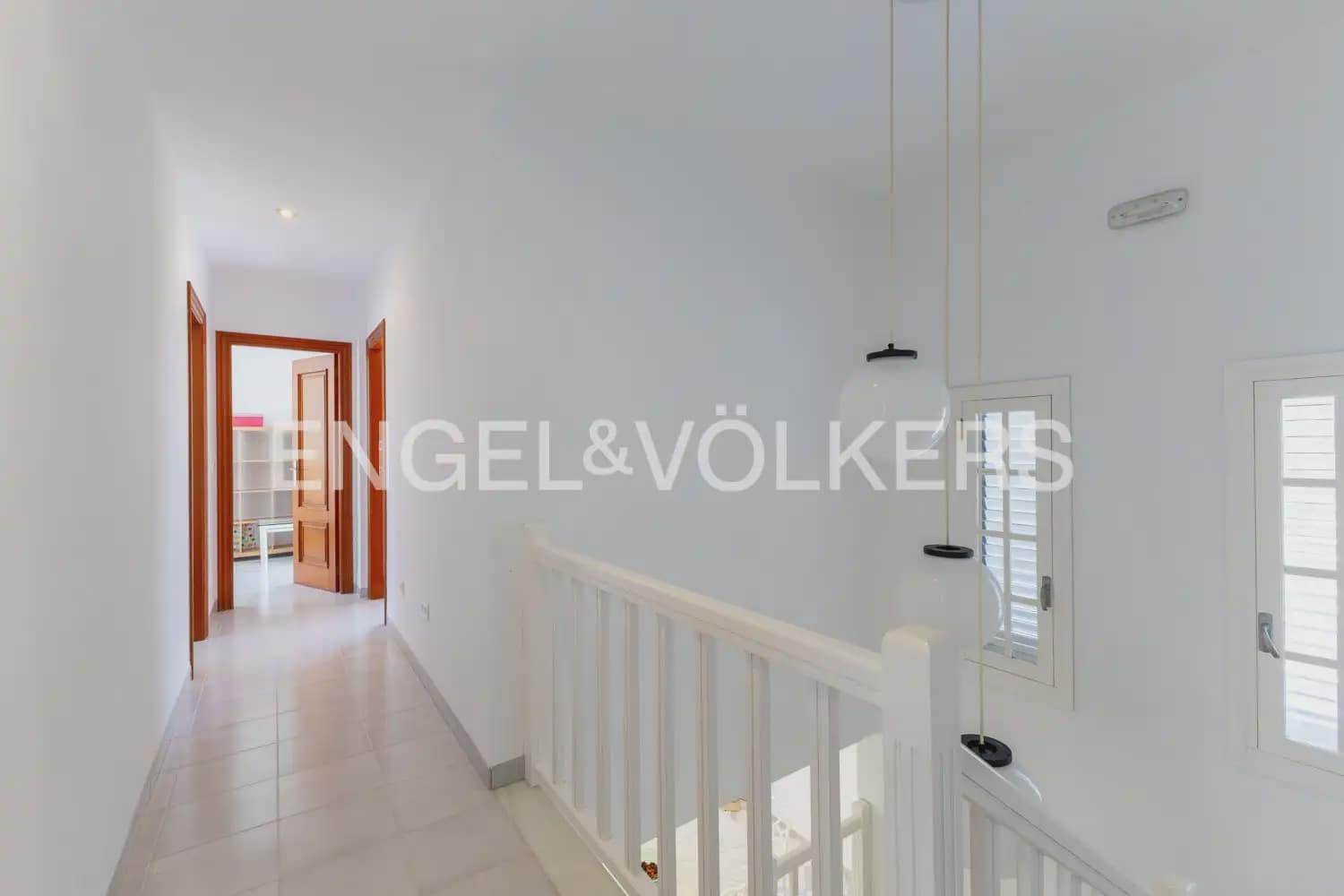 Villa/Maison de 5 chambres à louer à Valence ville - 3 600 € (Ref: 9898030)